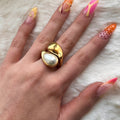 Anillo de perla dorada