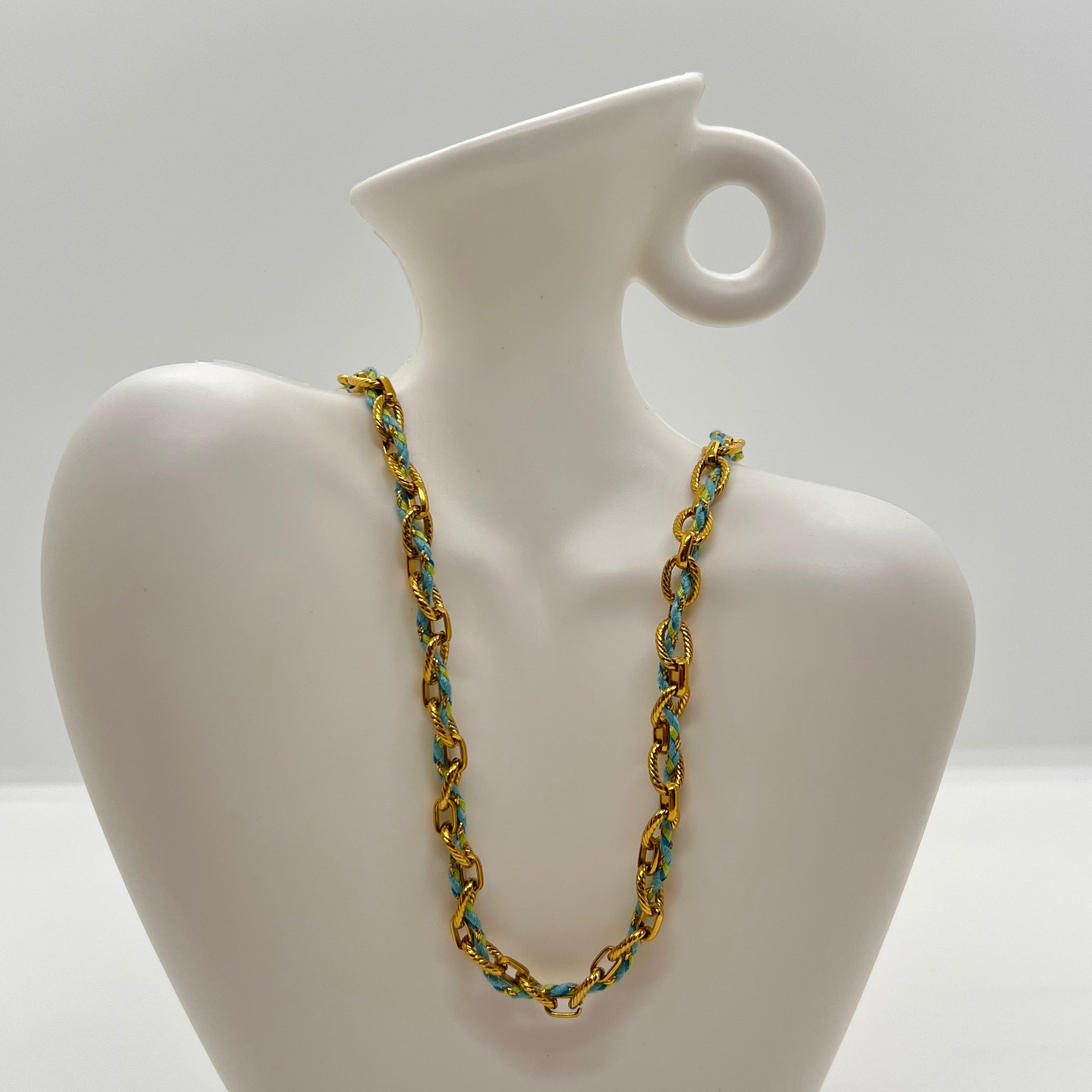 Collier chaîne dorée & cordon bleu