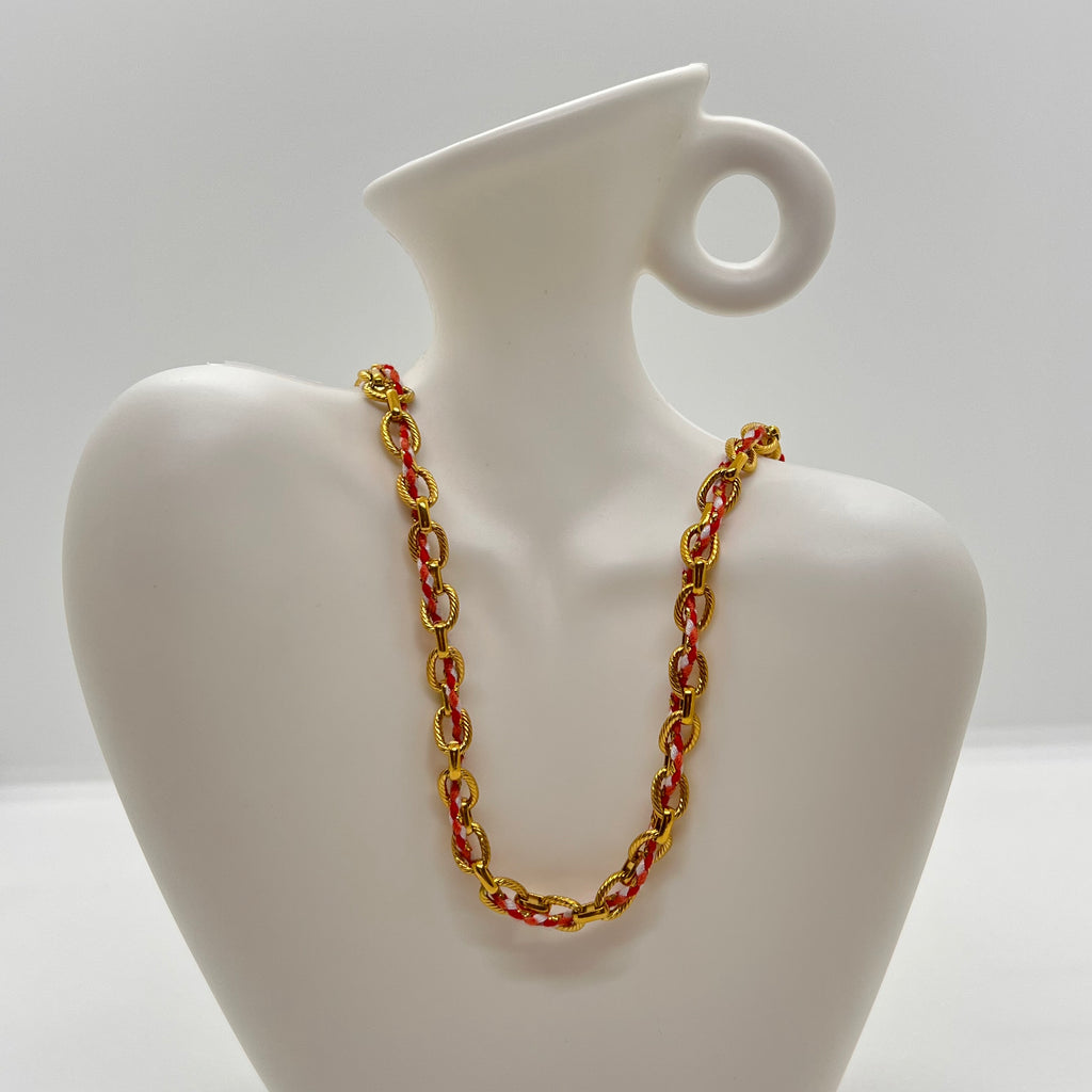 Collier chaîne dorée & cordon rouge
