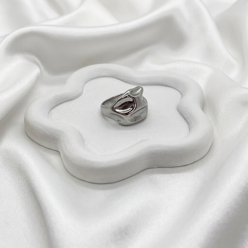 Bague argentée sculpturale, seconde vue