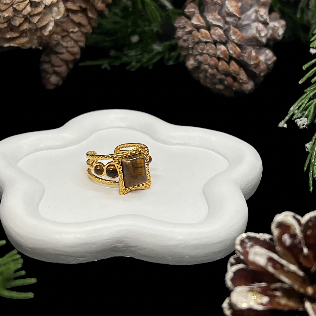 Bague dorée, vue rapprochée