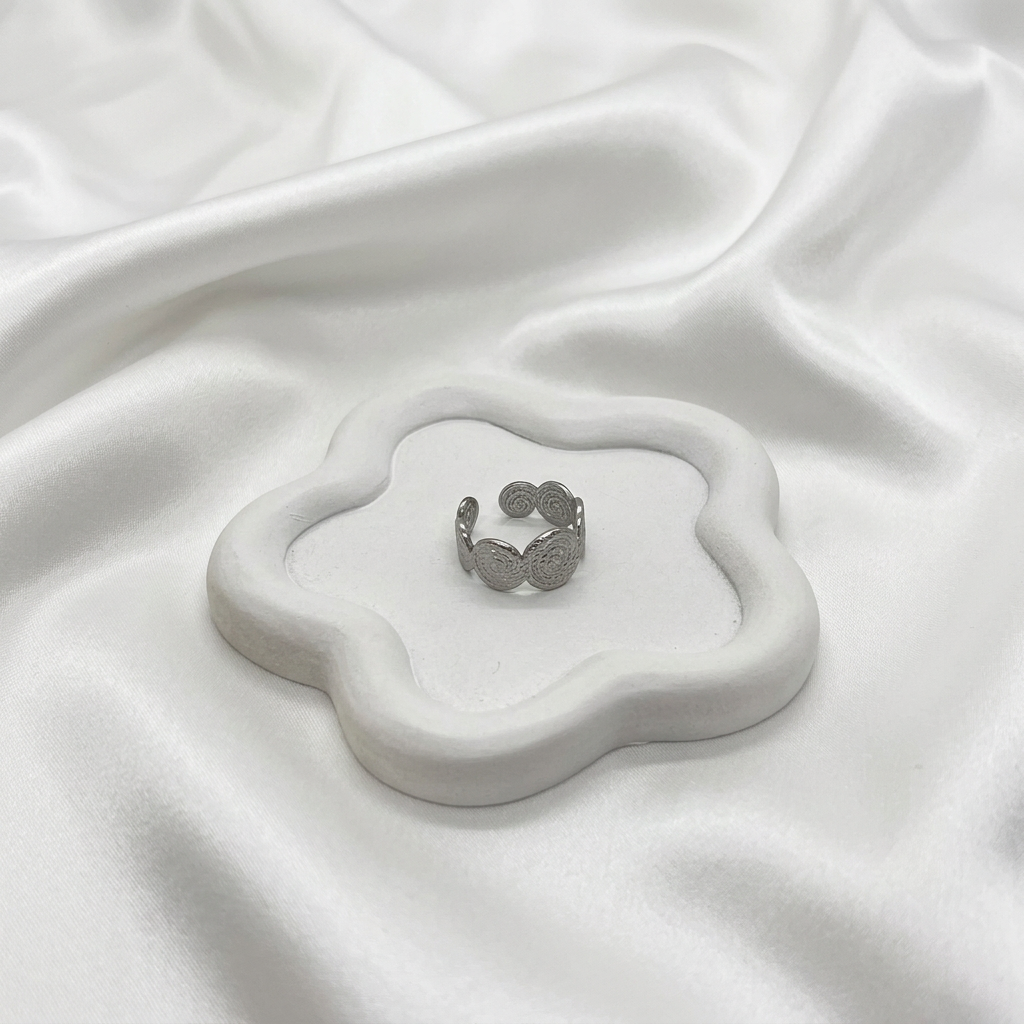 Bague à motifs spirales, vue complète