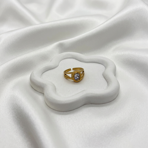 Bague à pierre facettée, vue complète