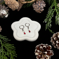 Boucles d’oreilles rouges, vue complète