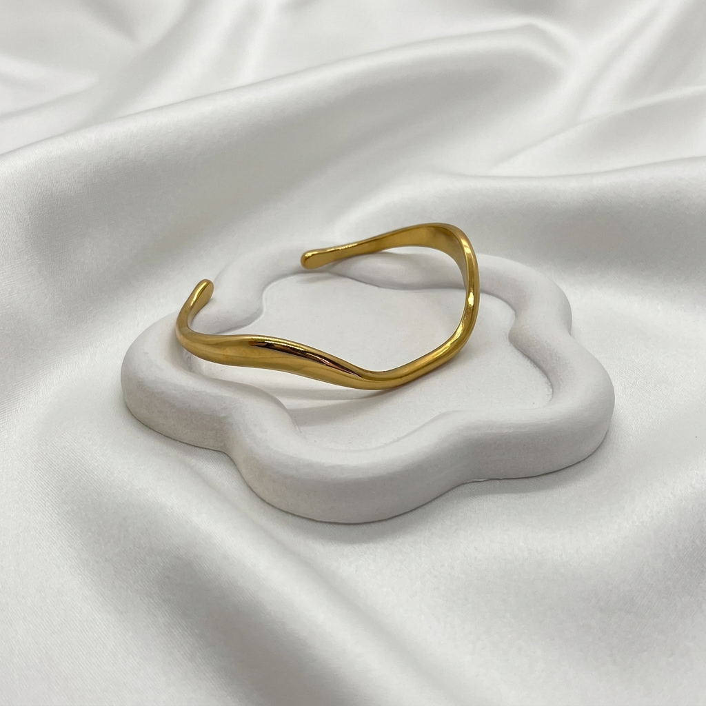 Bracelet doré, vue complète