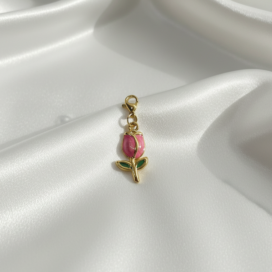 Charm tulipe rose sur soie blanche