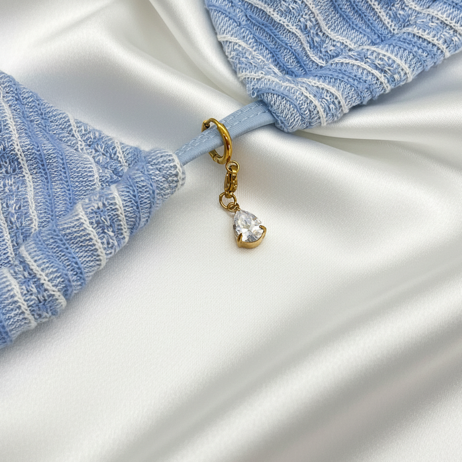 Charme goutte cristal sur maillot bleu - vue 2