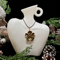 Collier fleur, vue complète