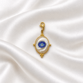 pendentif 3 sur soie blanche