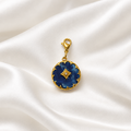 pendentif 4 sur soie blanche