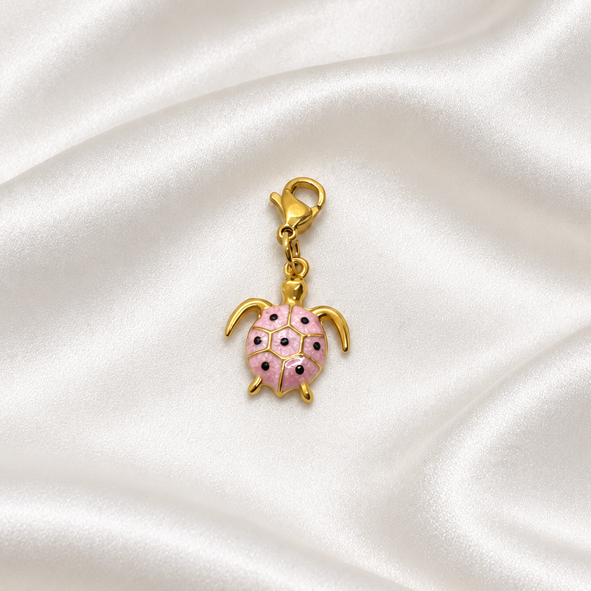 pendentif sur soie blanche 1
