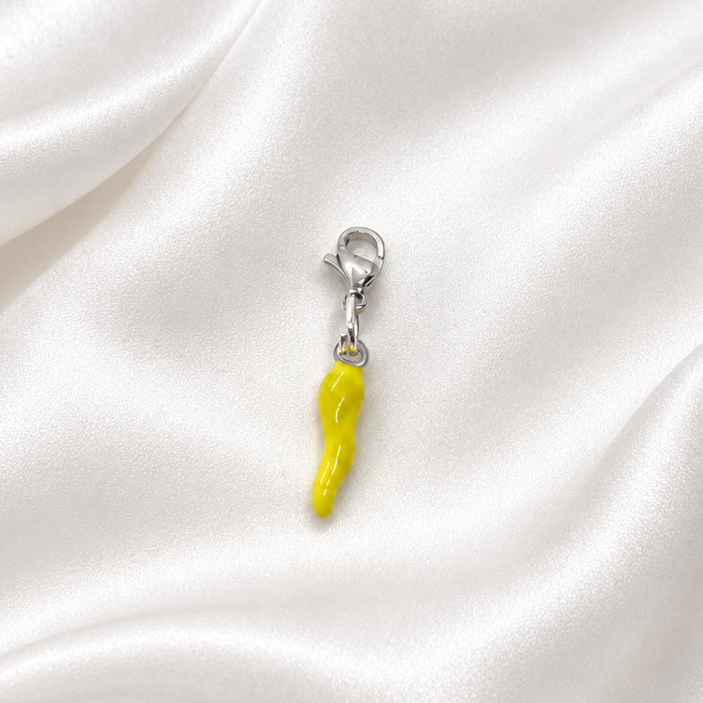 pendentif sur soie blanche 1