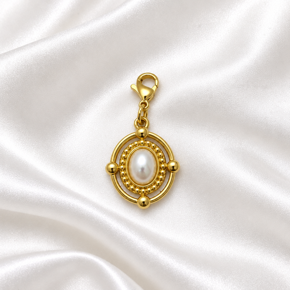pendentif sur soie blanche 2