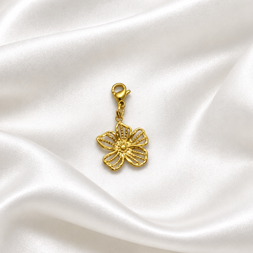 pendentif sur soie blanche 2