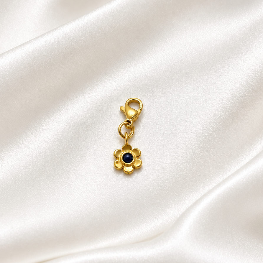 pendentif sur soie blanche 2