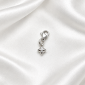 pendentif sur soie blanche 3