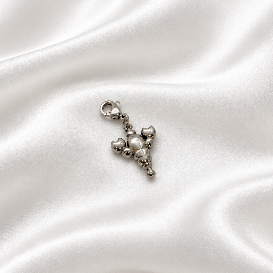 pendentif sur soie blanche 3