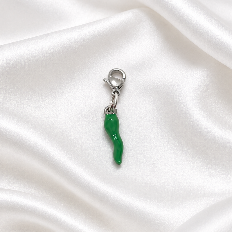 pendentif sur soie blanche 3