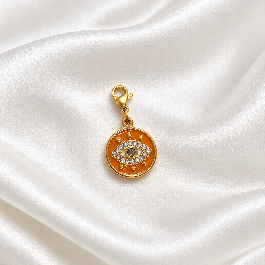 pendentif sur soie blanche 3