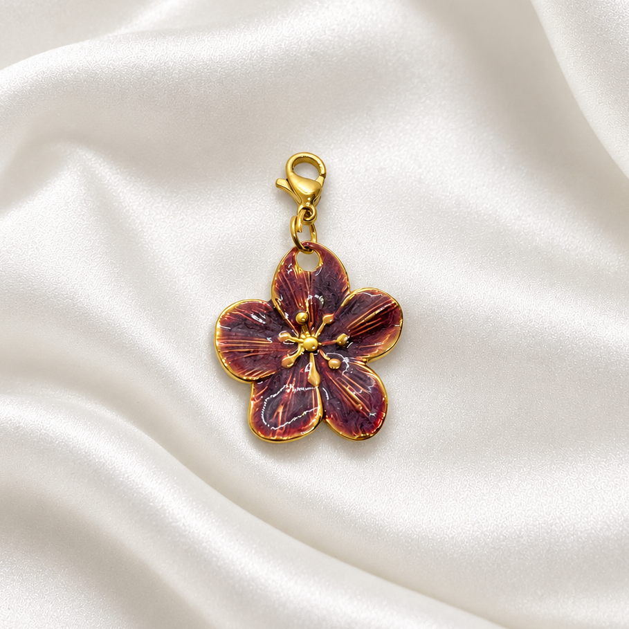 pendentif sur soie blanche 3