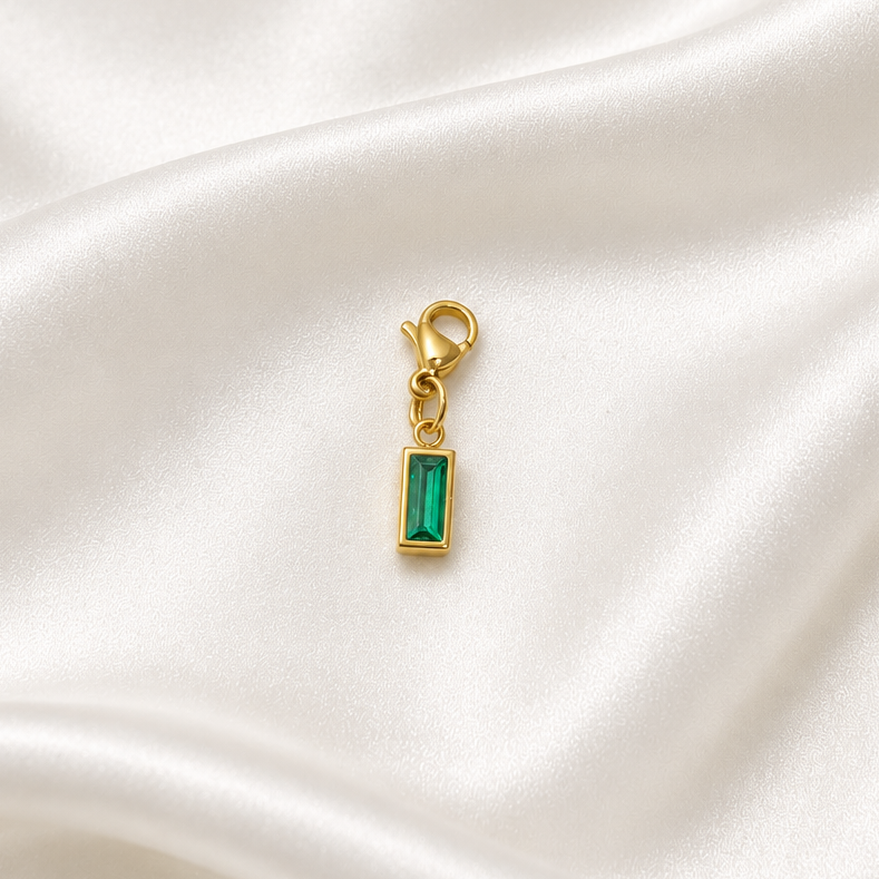 pendentif sur soie blanche 3