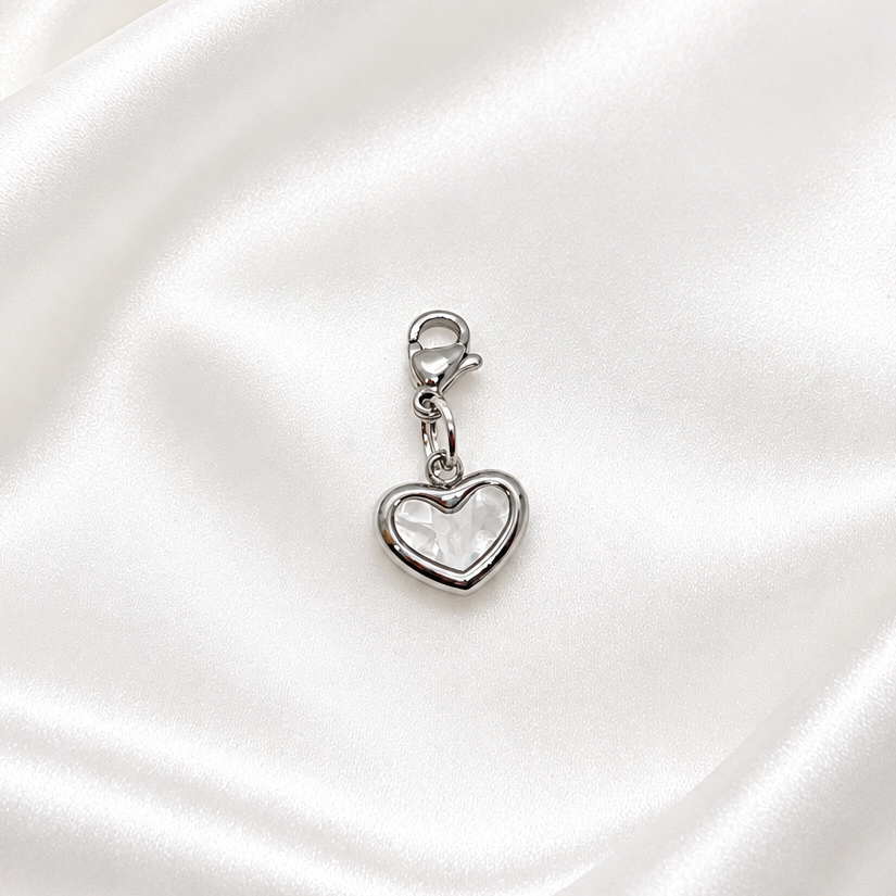 pendentif sur soie blanche 4