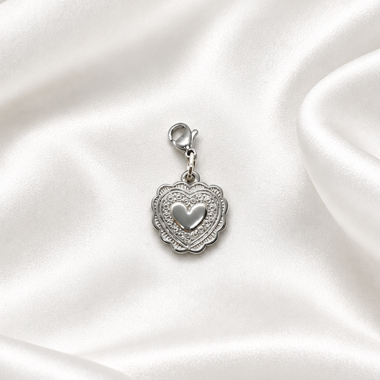 pendentif sur soie blanche 5