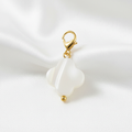 Pendentif trèfle nacre