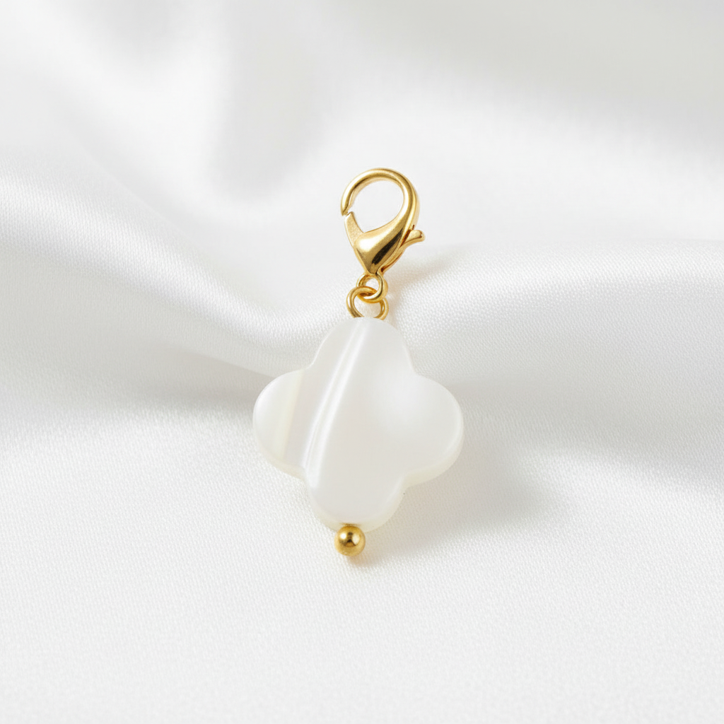 Pendentif trèfle nacre