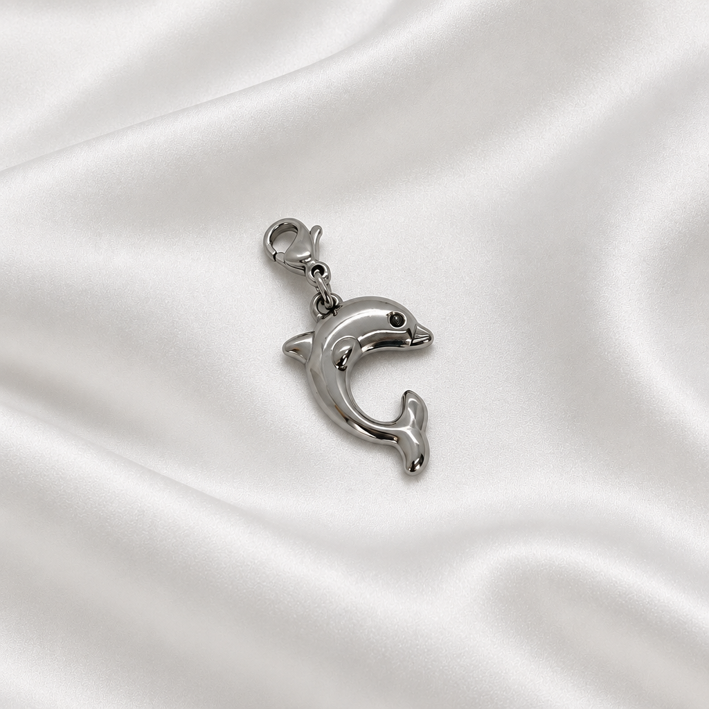 Retouche du deuxième pendentif sur soie blanche