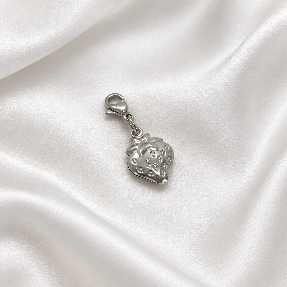 Retouche du troisième pendentif sur soie blanche